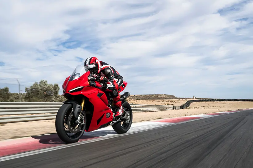 Ducati vén màn mẫu Panigale xi-lanh đôi nhẹ nhất từ ​​trước đến nay